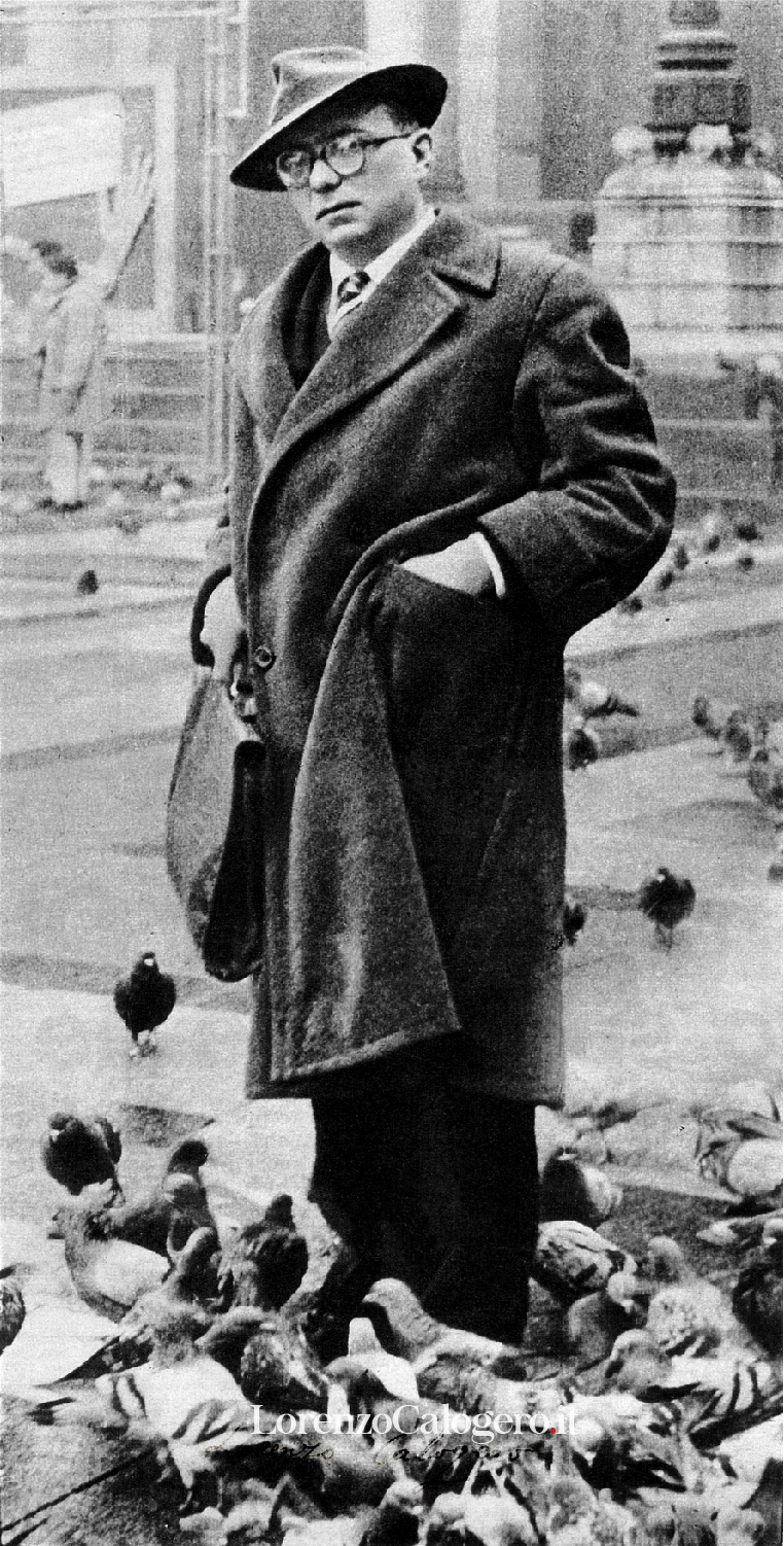 LORENZO CALOGERO 1954 Milano piazza duomo