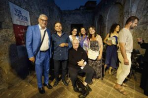 Foto di gruppo con Milo De Angelis FdP Lorenzo Calogero 2025